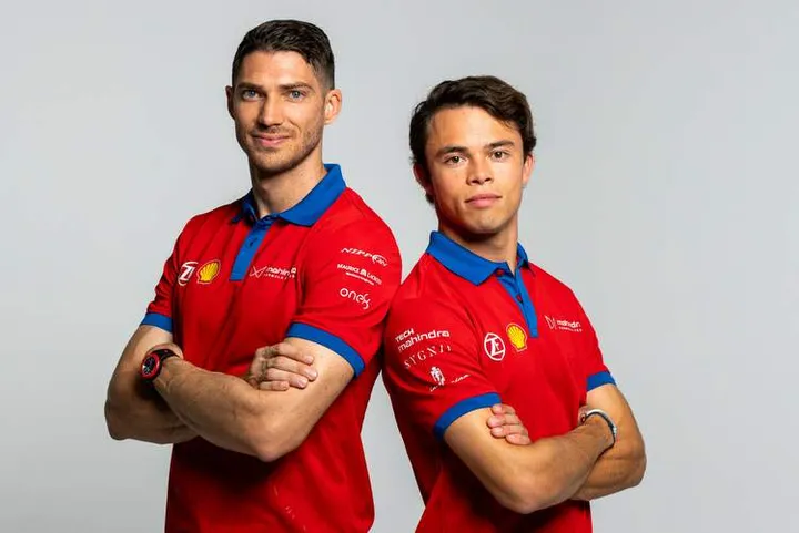 LJP-MahindraRacing-DriverAnnouncement-6-scaled de vries mortara De Vries will spearhead the Mahindra effort in Formula E with Edoardo Mortara