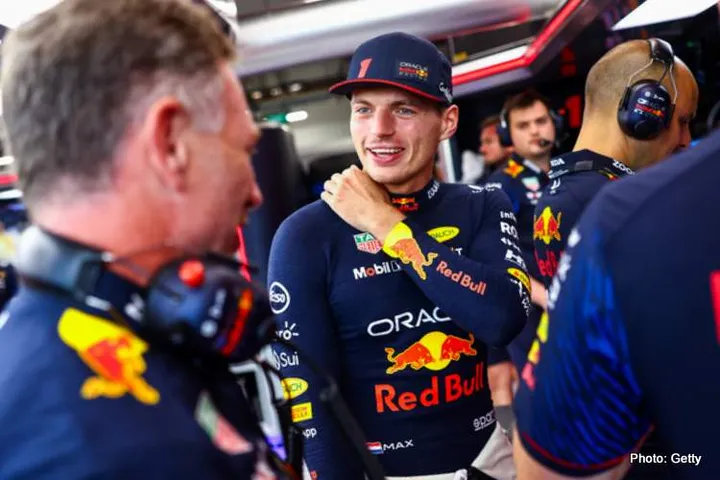 SINGAPORE, SINGAPORE - SEPTEMBER 15: Max Verstappen of the Netherlands and Oracle Red Bull Racing talks with Red Bull Racing Team Principal Christian Horner in the garage during practice ahead of the F1 Grand Prix of Singapore at Marina Bay Street Circuit on September 15, 2023 in Singapore, Singapore. (Photo by Mark Thompson/Getty Images) // Getty Images / Red Bull Content Pool // SI202309150300 // Usage for editorial use only //