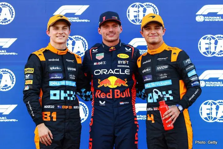 SUZUKA, JAPAN - SEPTEMBER 23: Pole position qualifier Max Verstappen of the Netherlands and Oracle Red Bull Racing, Second placed qualifier Oscar Piastri of Australia and McLaren and Third placed qualifier Lando Norris of Great Britain and McLaren pose for a photo in parc ferme during qualifying ahead of the F1 Grand Prix of Japan at Suzuka International Racing Course on September 23, 2023 in Suzuka, Japan. (Photo by Mark Thompson/Getty Images) // Getty Images / Red Bull Content Pool // SI202309230177 // Usage for editorial use only //