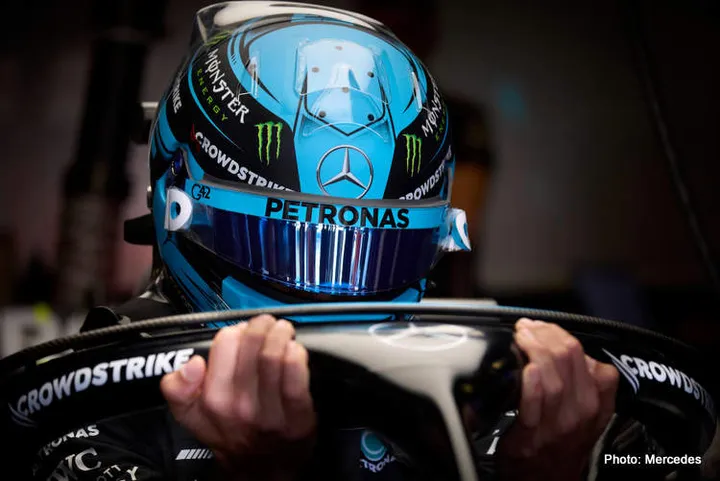 russell concpit f1 cota