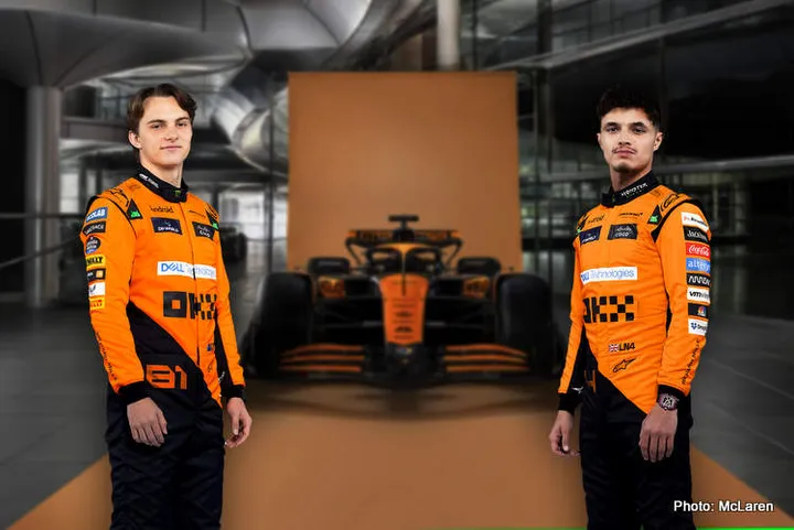 MCL38 FRONT piastri norris mclaren f1