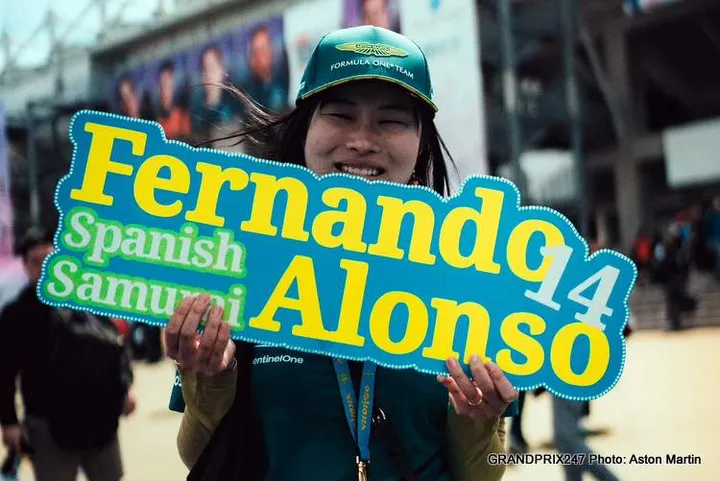 alonso aston martin f1 fans suzuka qualifying