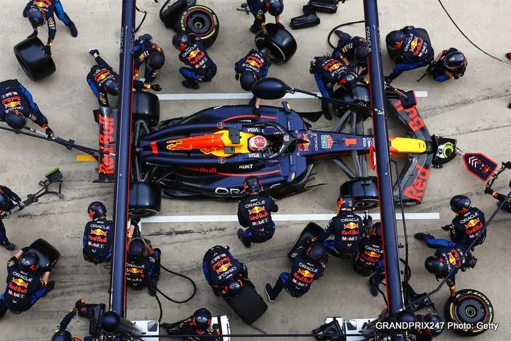 SHANGHAI, CHINA - APRIL 21: Max Verstappen of the Netherlands driving the (1) Oracle Red Bull Racing RB20 makes a pitstop during the F1 Grand Prix of China at Shanghai International Circuit on April 21, 2024 in Shanghai, China. (Photo by Mark Thompson/Getty Images)