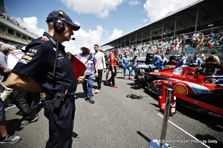 MIAMI, FLORIDA - MAY 04: Adrian Newey, the Chief Technical Officer of Oracle Red Bull Racing inspects the car of Charles Leclerc of Monaco and Ferrari on the grid prior to the Sprint ahead of the F1 Grand Prix of Miami at Miami International Autodrome on May 04, 2024 in Miami, Florida. (Photo by Chris Graythen/Getty Images)