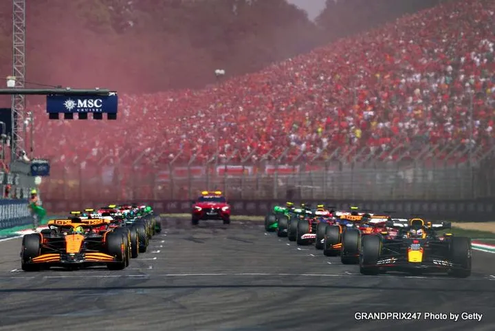 IMOLA, ITALY - MAY 19: Max Verstappen of the Netherlands driving the (1) Oracle Red Bull Racing RB20 and Lando Norris of Great Britain driving the (4) McLaren MCL38 Mercedes line up on the front row of the grid for the start during the F1 Grand Prix of Emilia-Romagna at Autodromo Enzo e Dino Ferrari Circuit on May 19, 2024 in Imola, Italy. (Photo by Clive Rose/Getty Images) // Getty Images / Red Bull Content Pool // SI202405190592 // Usage for editorial use only //