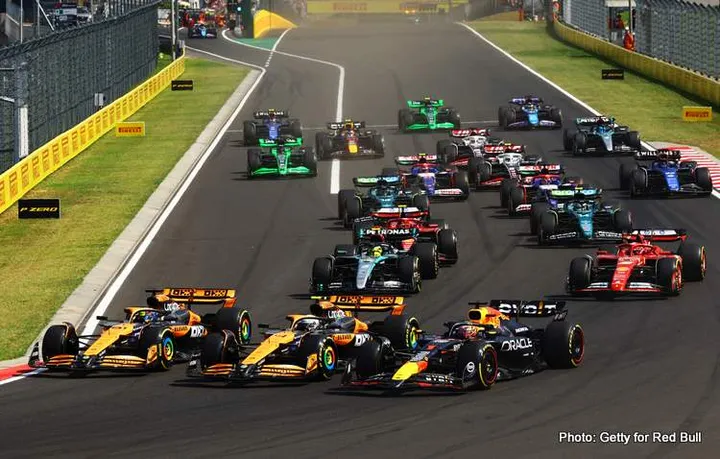 BUDAPEST, HUNGARY - JULY 21: Oscar Piastri of Australia driving the (81) McLaren MCL38 Mercedes, Lando Norris of Great Britain driving the (4) McLaren MCL38 Mercedes and Max Verstappen of the Netherlands driving the (1) Oracle Red Bull Racing RB20 lead the field into turn one at the start during the F1 Grand Prix of Hungary at Hungaroring on July 21, 2024 in Budapest, Hungary. (Photo by Mark Thompson/Getty Images)
