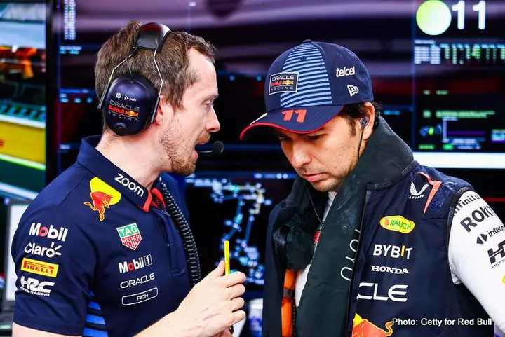SINGAPORE, SINGAPORE - SEPTEMBER 21: Sergio Perez of Mexico and Oracle Red Bull Racing speaks with Richard Wood, Performance Engineer at Oracle Red Bull Racing in the garage during qualifying ahead of the F1 Grand Prix of Singapore at Marina Bay Street Circuit on September 21, 2024 in Singapore, Singapore. (Photo by Mark Thompson/Getty Images) // Getty Images / Red Bull Content Pool // SI202409210524 // Usage for editorial use only //