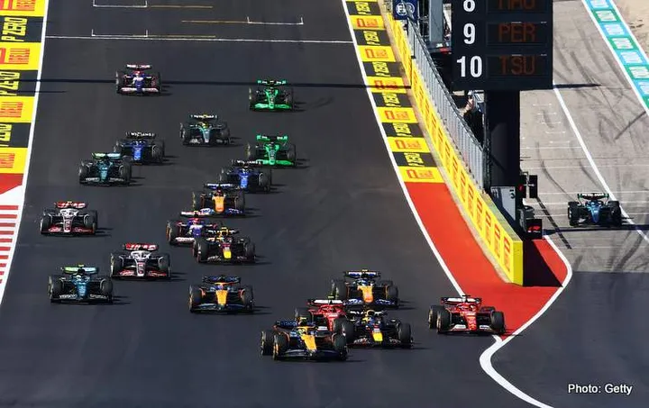 AUSTIN, TEXAS - OCTOBER 20: Lando Norris of Great Britain driving the (4) McLaren MCL38 Mercedes and Max Verstappen of the Netherlands driving the (1) Oracle Red Bull Racing RB20 lead the field into turn one at the start during the F1 Grand Prix of United States at Circuit of The Americas on October 20, 2024 in Austin, Texas. (Photo by Mark Thompson/Getty Images) // Getty Images / Red Bull Content Pool // SI202410200622 // Usage for editorial use only //