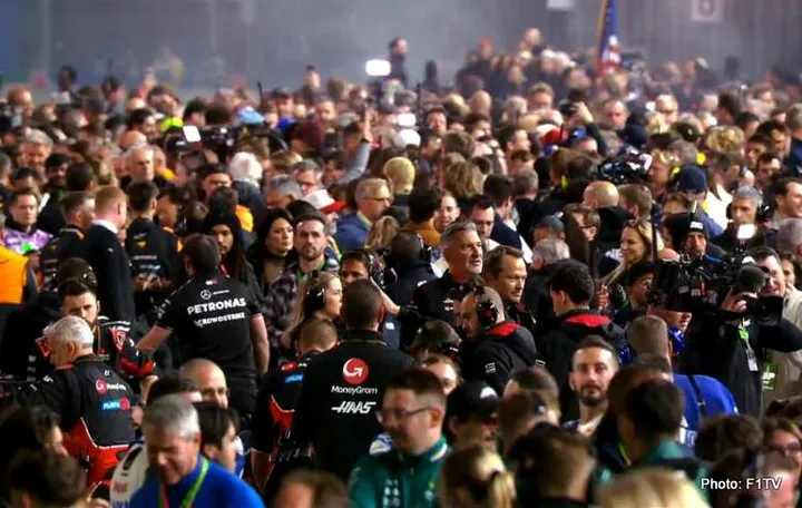 f1 fans crowd