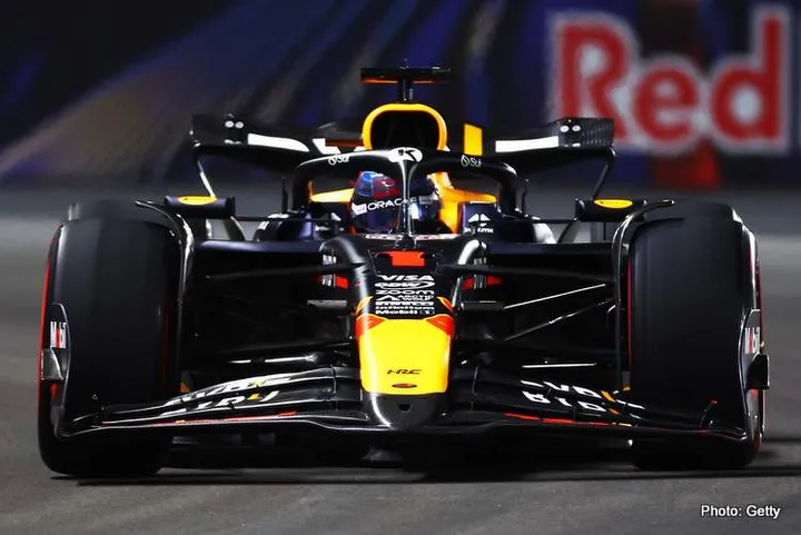 LAS VEGAS, NEVADA - NOVEMBER 21: Max Verstappen of the Netherlands driving the (1) Oracle Red Bull Racing RB20 on track during practice ahead of the F1 Grand Prix of Las Vegas at Las Vegas Strip Circuit on November 21, 2024 in Las Vegas, Nevada. (Photo by Mark Thompson/Getty Images) // Getty Images / Red Bull Content Pool // SI202411220077 // Usage for editorial use only //