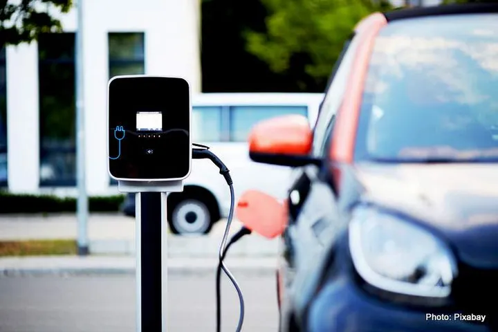 electric car 4381728 1280