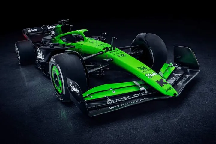F1 75 LIVE livery launch Sauber C45 2025 F1 car 18-02-2025 23-25-08
