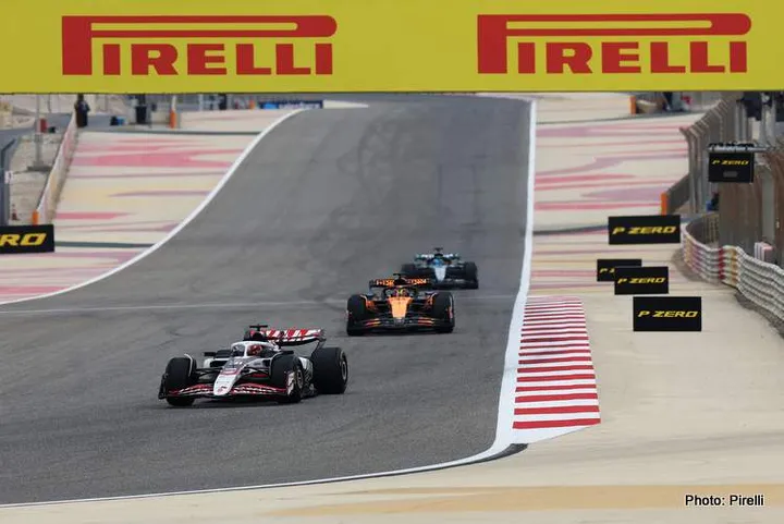 BAHRAIN, BAHRAIN - FEBRUARY 27: Esteban Ocon of France driving the (31) Haas F1 VF-25 Ferrari, leads Oscar Piastri of Australia driving the (81) McLaren MCL39 Mercedes, and George Russell of Great Britain driving the (63) Mercedes AMG Petronas F1 Team W16 on track during day two of F1 Testing at Bahrain International Circuit on February 27, 2025 in Bahrain, Bahrain. (Photo by Steven Tee/LAT Images)