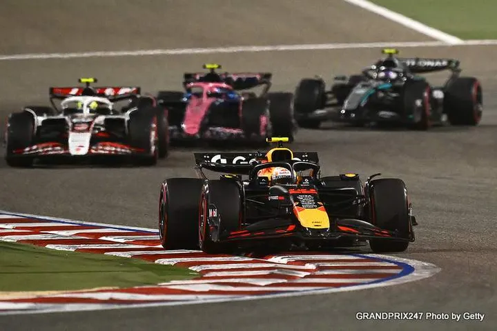 BAHRAIN, BAHRAIN - APRIL 13: Yuki Tsunoda of Japan driving the (22) Oracle Red Bull Racing RB21 leads Oliver Bearman of Great Britain driving the (87) Haas F1 VF-25 Ferrari and Jack Doohan of Australia driving the (7) Alpine F1 A525 Renault on track during the F1 Grand Prix of Bahrain at Bahrain International Circuit on April 13, 2025 in Bahrain, Bahrain. (Photo by Clive Mason/Getty Images) // Getty Images / Red Bull Content Pool // SI202504130756 // Usage for editorial use only //