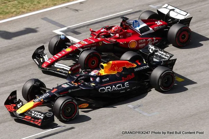 BARCELONA, SPAIN - JUNE 01: Charles Leclerc of Monaco driving the (16) Scuderia Ferrari SF-25 and Max Verstappen of the Netherlands driving the (1) Oracle Red Bull Racing RB21 battle for track position during the F1 Grand Prix of Spain at Circuit de Barcelona-Catalunya on June 01, 2025 in Barcelona, Spain. (Photo by Andy Hone/LAT Images) // Getty Images / Red Bull Content Pool // SI202506010440 // Usage for editorial use only //