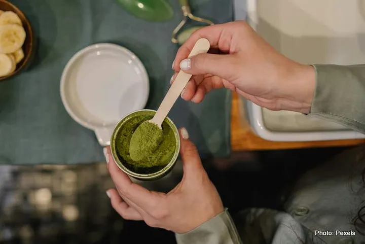 pexels-mikhail-nilov-6933428 kratom 