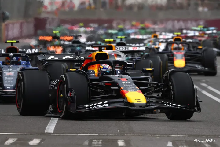 BAKU, AZERBAIJAN - SEPTEMBER 21: Max Verstappen of the Netherlands driving the (1) Oracle Red Bull Racing RB21 leads the field at the start during the F1 Grand Prix of Azerbaijan at Baku City Circuit on September 21, 2025 in Baku, Azerbaijan. (Photo by Sam Bloxham/LAT Images) // Getty Images / Red Bull Content Pool // SI202509210267 // Usage for editorial use only //
