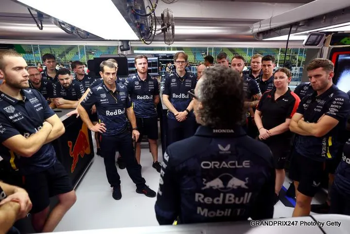 SINGAPORE, SINGAPORE - OCTOBER 02: Laurent Mekies, Team Principal of Oracle Red Bull Racing holds a briefing in the garage during previews ahead of the F1 Grand Prix of Singapore at Marina Bay Street Circuit on October 02, 2025 in Singapore, Singapore. (Photo by Mark Thompson/Getty Images) // Getty Images / Red Bull Content Pool // SI202510020975 // Usage for editorial use only //