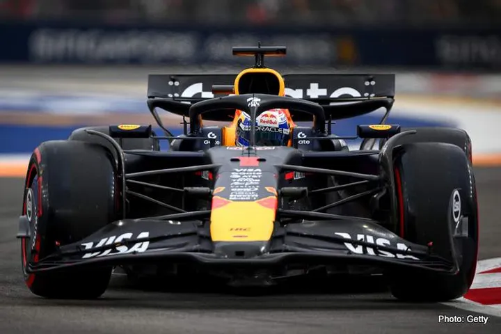 SINGAPORE, SINGAPORE - OCTOBER 03: Max Verstappen of the Netherlands driving the (1) Oracle Red Bull Racing RB21 on track during practice ahead of the F1 Grand Prix of Singapore at Marina Bay Street Circuit on October 03, 2025 in Singapore, Singapore. (Photo by Clive Mason/Getty Images) // Getty Images / Red Bull Content Pool // SI202510030309 // Usage for editorial use only //