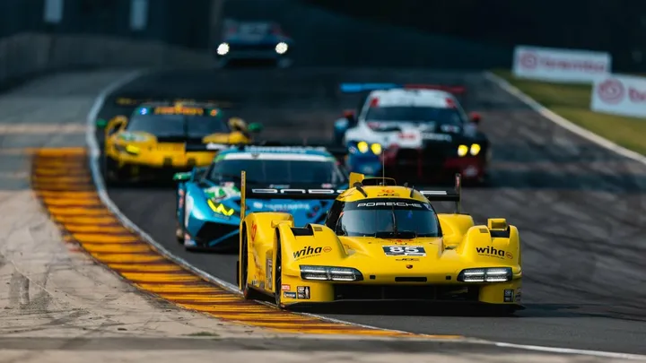 IMSA 2025: Platz fünf für Porsche Penske Motorsport auf der Road America. |  motomovie.de