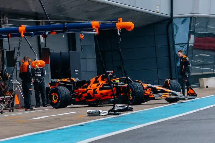 Erste Bilder: McLaren MCL39-Mercedes Norris/Piastri Norris: This year will be more competitive than ever