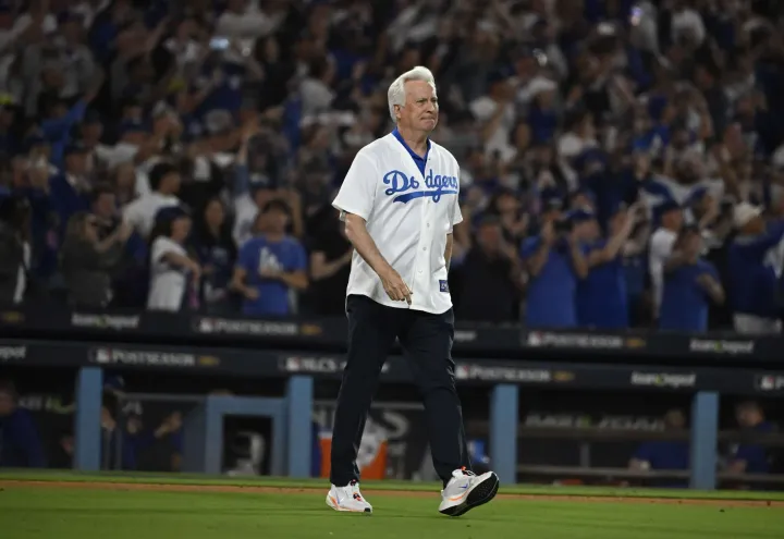 Guggenheim's Walter Is Worth $12 Billion as Dodgers Thrive - Bloomberg