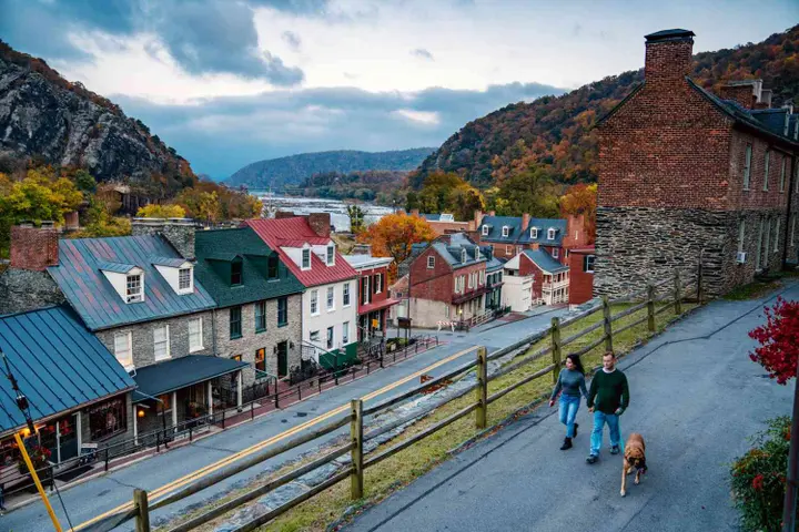 The 16 Best Things To Do In Harpers Ferry, West Virginia