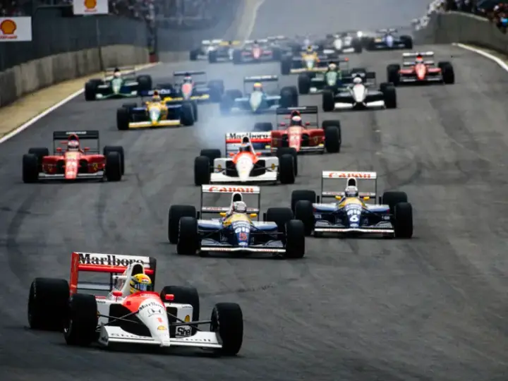 Ayrtona Senna leads the field at the 1991 Brazilian Grand Prix.