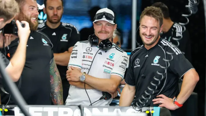 Valtteri Bottas next move tipped as Mercedes boss weighs in on F1 return  hopes