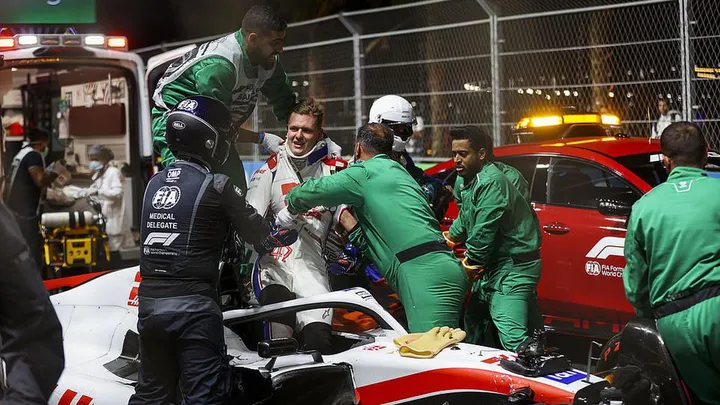 Mick Schumacher crash F1 Formula 1 in Saudi Arabia Grand Prix qualifying that