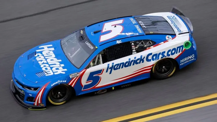Daytona 500 qualifying: Kyle Larson becomes fifth defending Cup champion to win pole for Daytona 500 - CBSSports.com