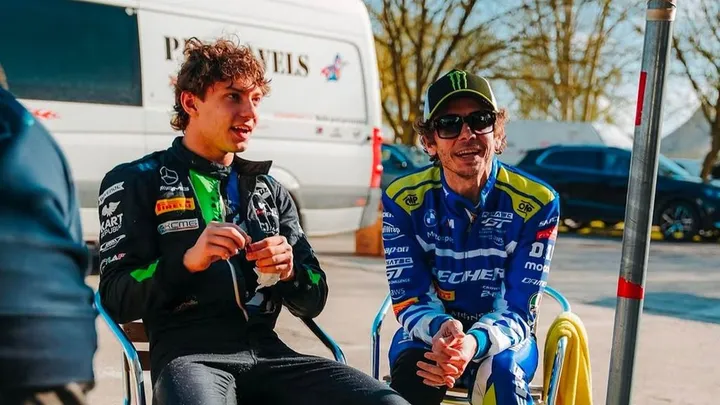 Valentino Rossi e fanul lui Kimi Antonelli! Ce sfaturi i-a oferit legenda din Moto GP debutantului din F1 - Eurosport