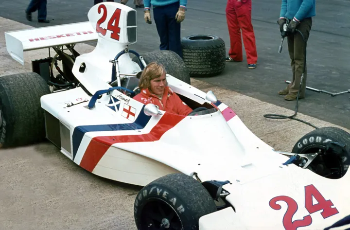 Datei:James Hunt with Hesketh.jpg – Wikipedia