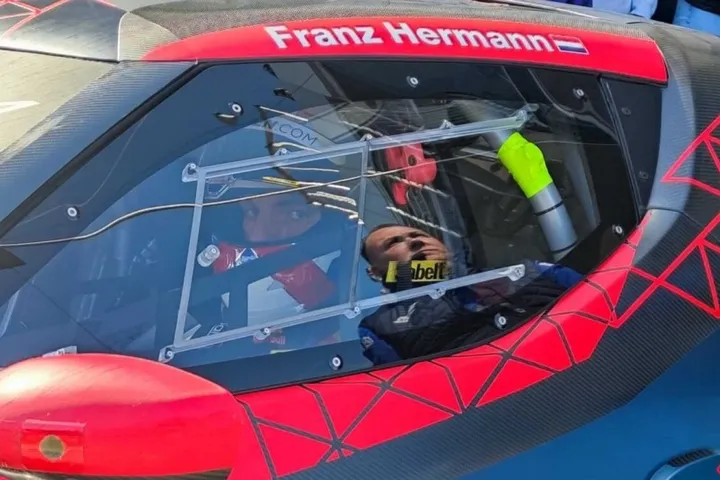 max verstappen geheimer test im gt3 ferrari auf der nuerburgring nordschleife 25050903 2