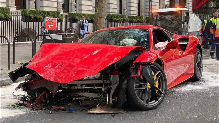 £300,000 Ferrari Supercar CRASH During Lockdown!