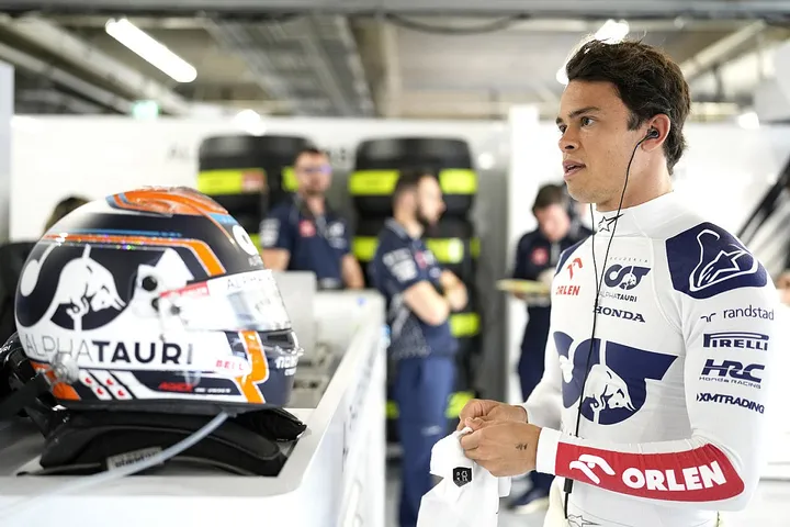 Tsunoda backs De Vries "to get there" amid F1 future speculation