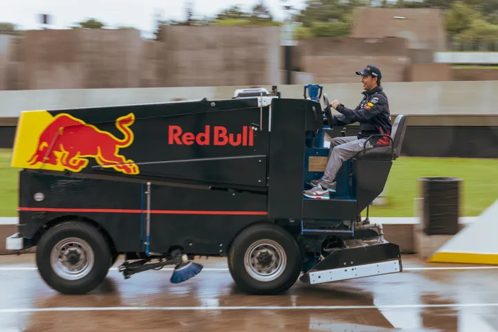 F1 Canadian GP: Pérez and Tsunoda zamboni racing