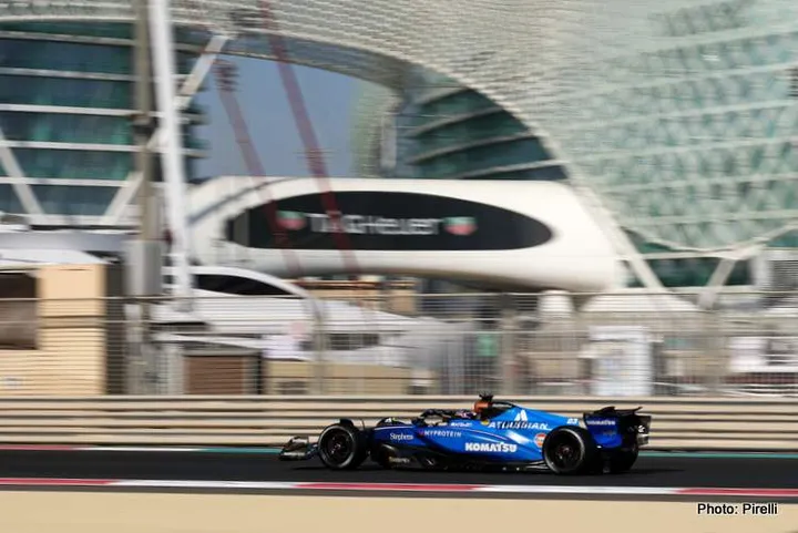 ABU DHABI, UNITED ARAB EMIRATES - DECEMBER 09: Alexander Albon of Thailand driving the (23) Williams FW47 Mercedes on track during F1 Testing at Yas Marina Circuit on December 09, 2025 in Abu Dhabi, United Arab Emirates. (Photo by Zak Mauger/LAT Images)