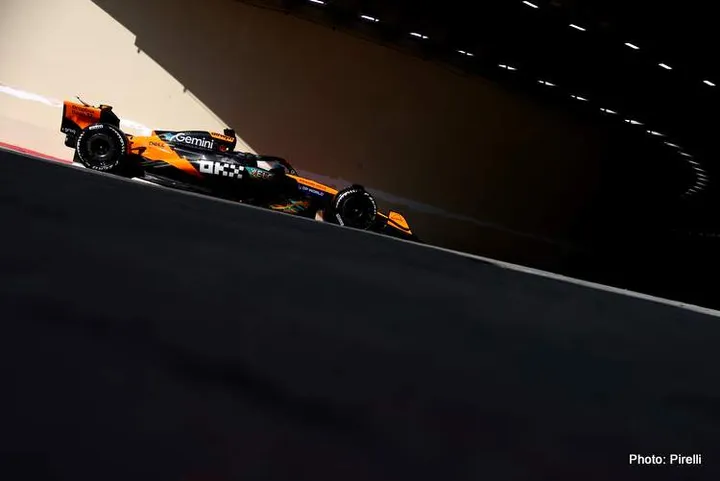 ABU DHABI, UNITED ARAB EMIRATES - DECEMBER 09: Lando Norris of Great Britain driving the (4) McLaren MCL39 Mercedes on track during F1 Testing at Yas Marina Circuit on December 09, 2025 in Abu Dhabi, United Arab Emirates. (Photo by Zak Mauger/LAT Images)