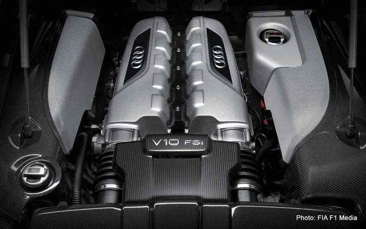 Audi-R8_V10-2013-Engine_Bay.bf97f636
