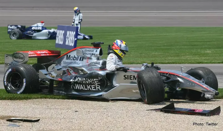 montoya crash mclaren usa gp final f1 race