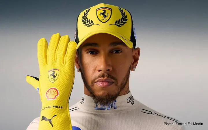 LEWIS HAMILTON F1 FERRARI