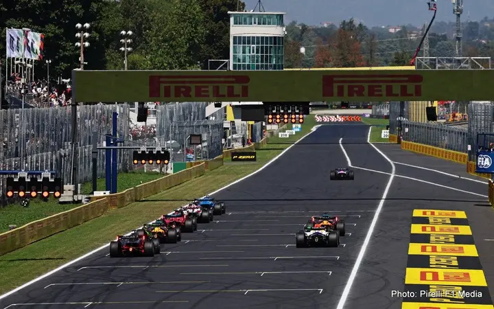 MONZA, ITALY - SEPTEMBER 04: Drivers make a practice start on the grid during practice ahead of the F1 Grand Prix of Italy at Autodromo Nazionale Monza on September 04, 2026 in Monza, Italy. (Photo by Mark Thompson/Getty Images)