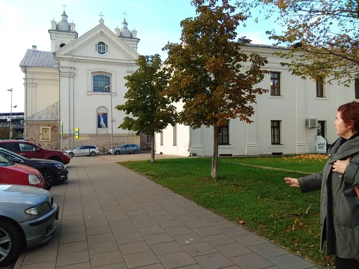 gide r mikalaviciene salia buvusio karmelitu vienuolyno zvelgia i sv kryziaus baznycia kvk nuotr 1