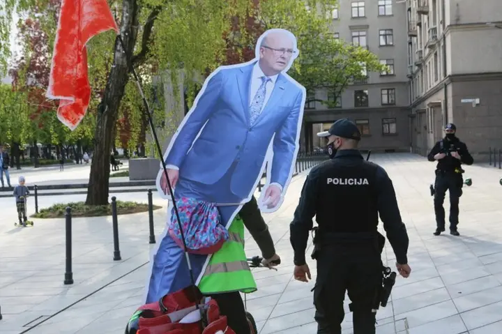 kaune vyko bendruomeniu protesto akcija pries mera v matijosaiti 87298191