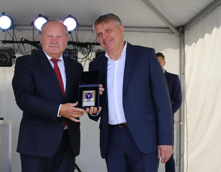 kauno rajono meras valerijus maknas kairje danai pabria kad l urba yra socialiai atsakingo verslo atstovas