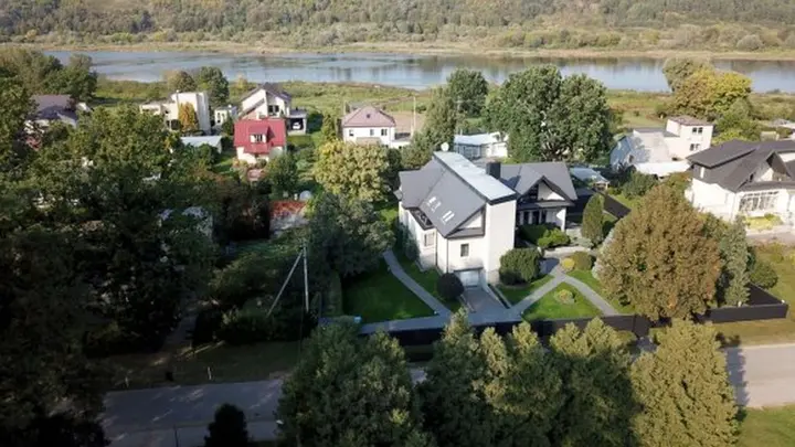 namas kacergineje kuriame gyvena rolandas dromantas 85323043