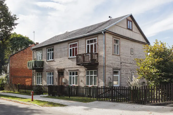 Minties rato g. 11 stovintis medinukas. 1931 m. namą suprojektavo inž. D. Kurickis, savininkai Juozas ir Stasė Plentauskai/R. Tenio nuotr.
