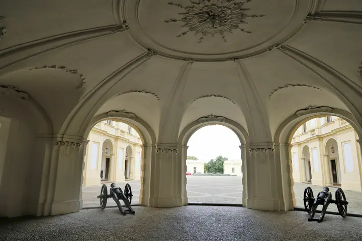 greta slavkovo miestelio 1805 gruodzio 2 d ivyko austerlico musis kuriame napoleonas pasieke pergale pries austrija ir rusija
