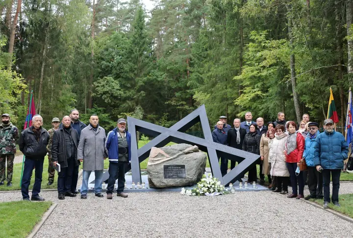 jau zakiai paminklas syd genocido aukoms 364
